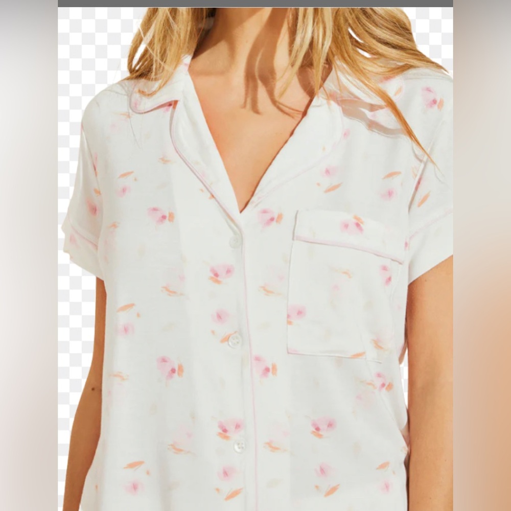 Seashell 🐚 pattern blouse. High low perfect for summer